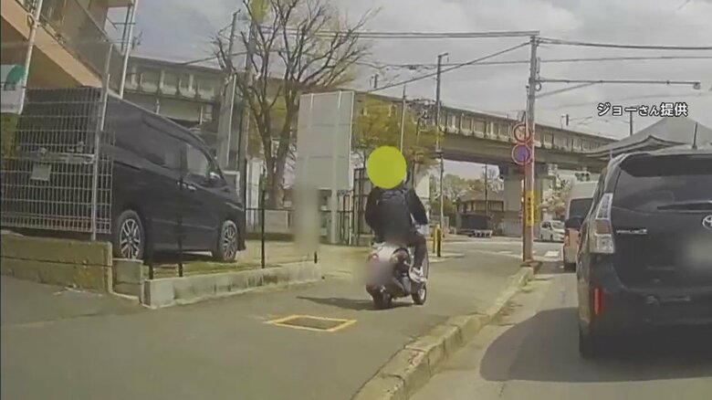 「おいおいまじかよ」バイクが歩道を走行　車道では“スマホ操作”のながら運転　危険運転の一部始終｜FNNプライムオンライン