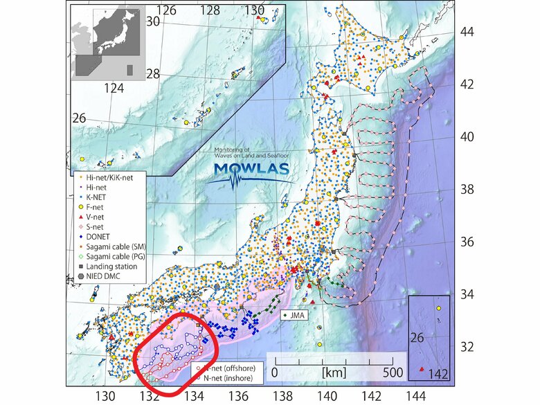 地震津波観測装置設置場所　唯一の空白域高知沖に新た設置（赤丸）　提供：防災科学研究所
