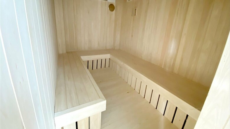 サウナの温度を上げるため、電気も使うという