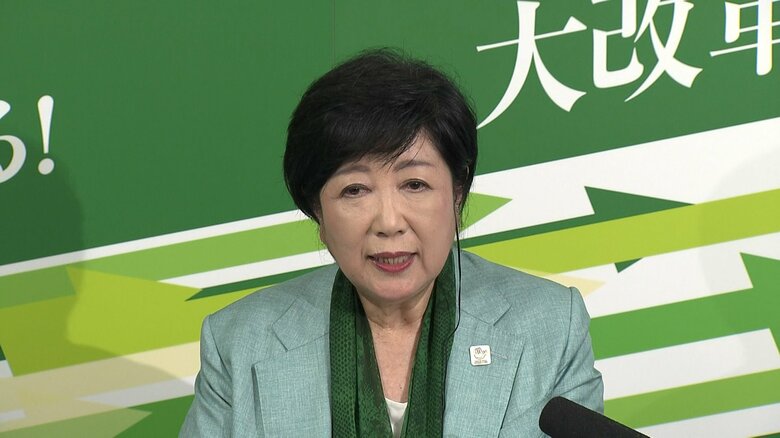 3期目当選確実を果たした小池百合子氏（7日午後8時過ぎ）