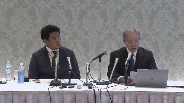 福丸フーズの山下社長（左）と代理人弁護士（右）