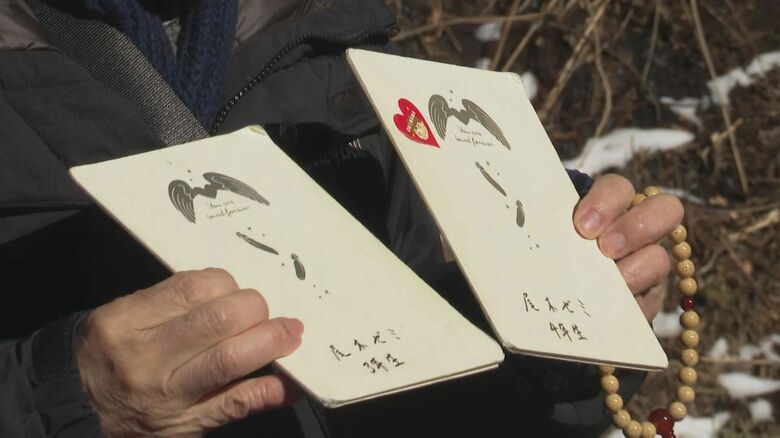 教え子4人が映るアルバム