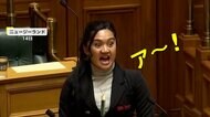 まるでラグビー？議場で“ハカ”披露し大音量で踊り書類破る…マ…