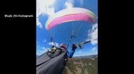 空中散歩中のパラグライダーに突然小型機が衝突　パラシュート破れ急降下も予備で脱出　操縦士は軽傷　オーストリア・アルプス