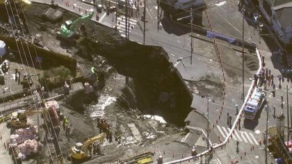 【続報】2本目のスロープきょう完成目指すも…あふれ出す下水の影響でコンクリート製の管が落下の恐れあり救出活動難航 埼玉・八潮市道路陥没事故