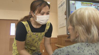 技能実習生から全国初の合格　“アイドル的存在”のインドネシア人介護福祉士　外国人の力を必要とする実情【長野発】