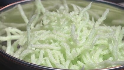 【韓国】つまようじ揚げを食べる人が続出　日本と違い、でんぷん素材…も専門家「注意必要」　ラーメンなどアレンジ料理まで登場