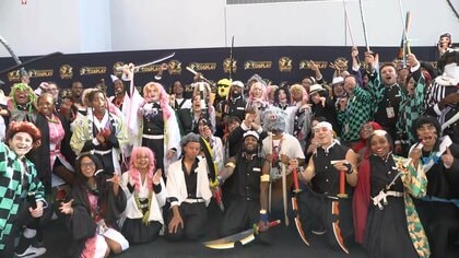 ニューヨークで日本アニメの大規模イベント開催「鬼滅の刃」のキャラクターに扮した約100人のコスプレイヤー集結　9月から新作映画アメリカで公開予定