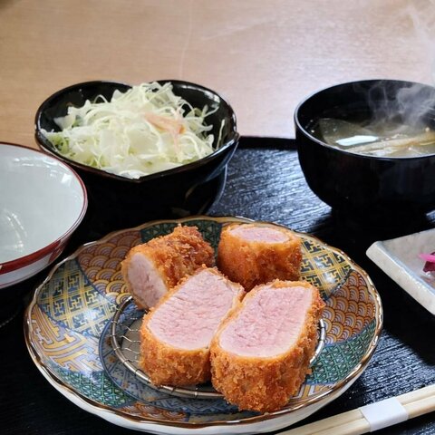 月替わりの銘柄豚と釜炊きご飯が人気…“その時だけ”の味を楽しむ“極みのとんかつ御膳”の店