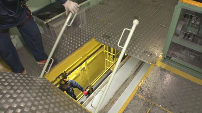 工作車の床下に作業場が…