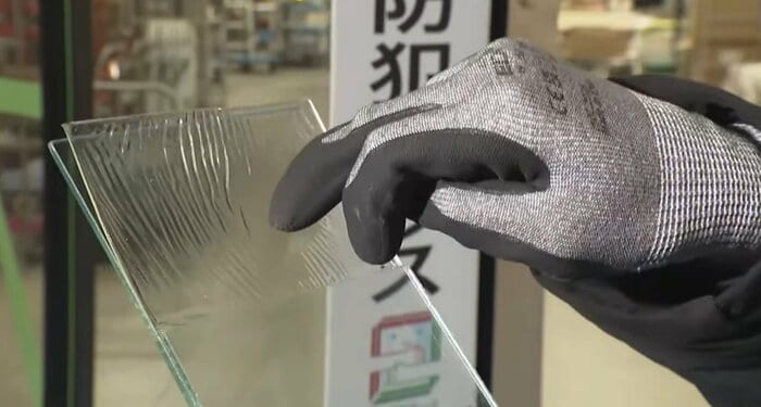 特殊フィルムが入った防災防犯ガラス