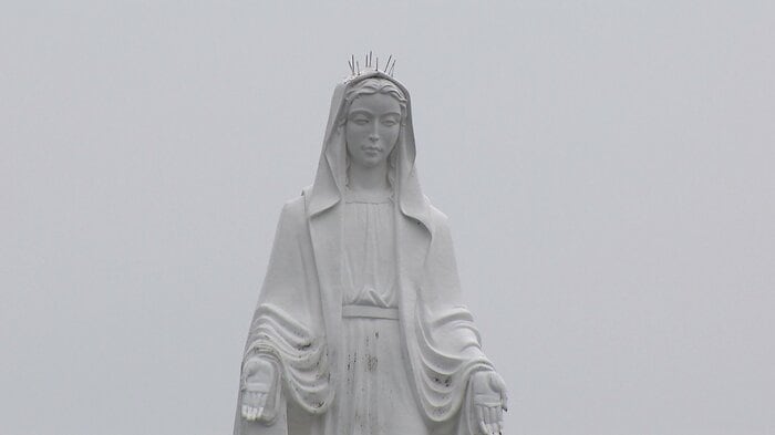 信仰のシンボル「岬の聖母像」