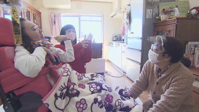 県内80人以上の患者の往診と急患対応を一人で担う田中医師