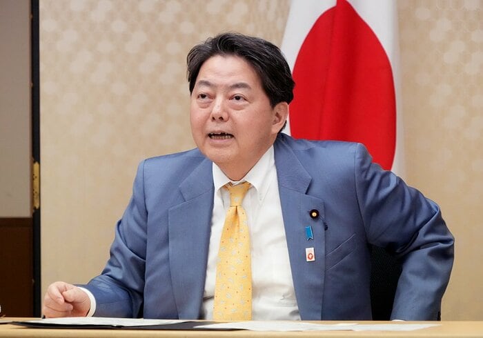 G7緊急外相会合に出席した林外相(17日夜 外務省提供)