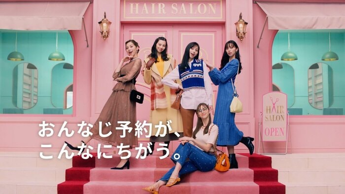 四季折々のヘアスタイル&衣装で
