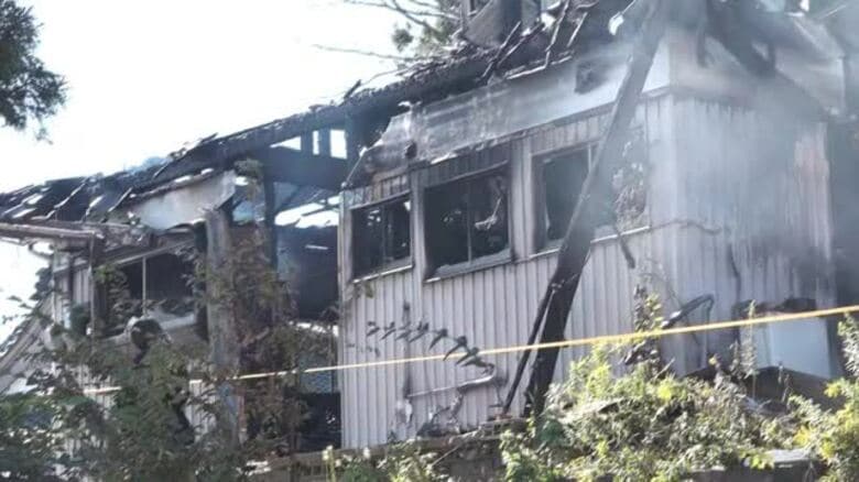 木造2階建て住宅1棟を全焼 住人の50代男性は外出していて無事 福井市浄土寺町の火事|FNNプライムオンライン