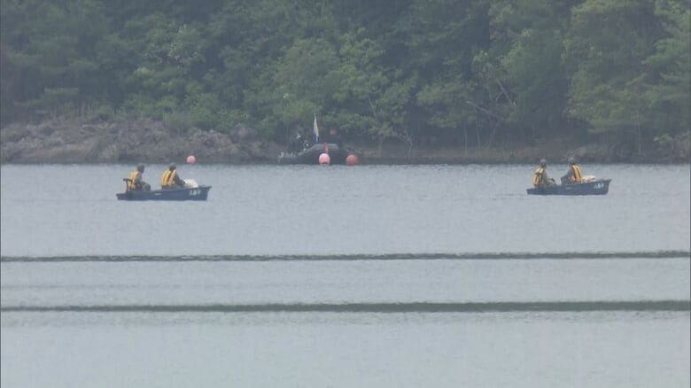 隊員2人の死亡を確認…自衛隊機が池に墜落した事故 田植えを前に 油の拡散防止や回収に「全力で対応」｜FNNプライムオンライン