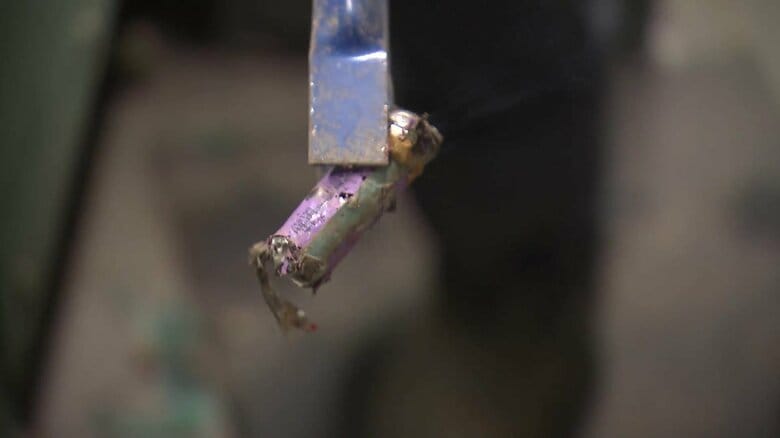 燃えるリチウムイオン電池──急増するごみ処理施設での発火や爆発事故　AI導入も追いつかない現場の実態…便利さの裏に潜む“身近な危機”｜FNNプライムオンライン