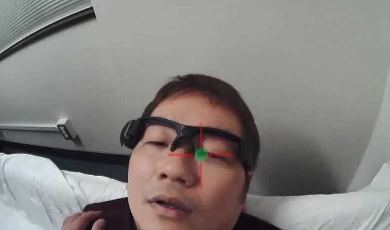 ジネストさんの目線は、決して患者さんの目を離れない