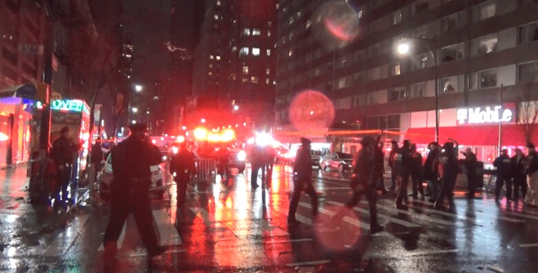 アラビア語で「神は偉大なり」と叫びタイムズスクエア近くで発砲音が（ニューヨーク・2022年12月31日）