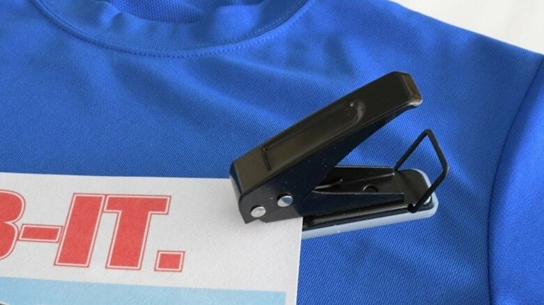 着用するには穴が必要（提供：株式会社RECOLTZ）