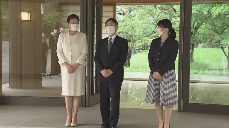 御所での新生活を始められた天皇皇后両陛下と愛子さま（2021年9月）