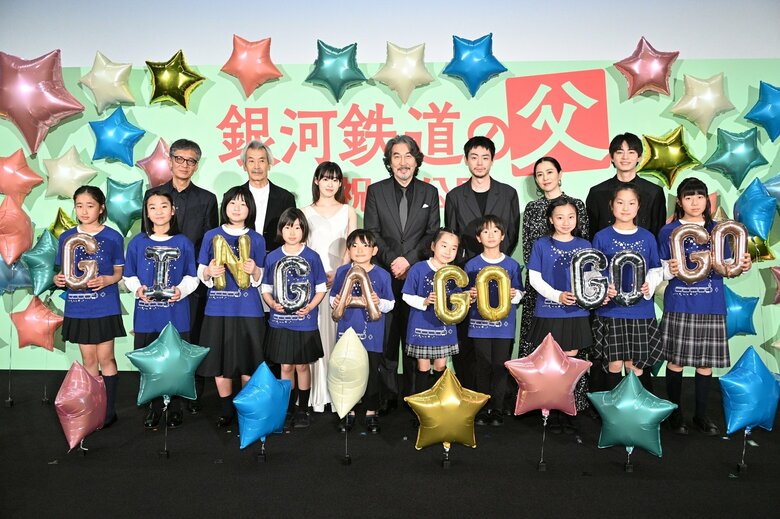 （上段左から）成島出監督、田中泯さん、森七菜さん、役所広司さん、菅田将暉さん、坂井真紀さん、豊田裕大さん