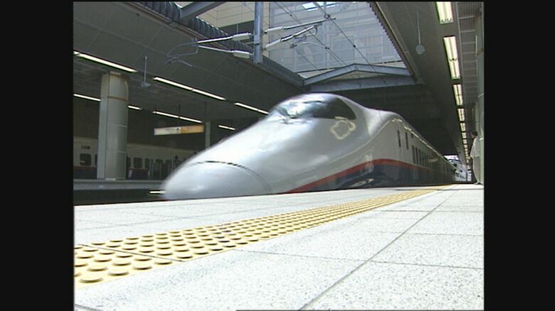 店の環境を大きく変えたのは新幹線開業　それに伴う駅前の再開発（1998年撮影）