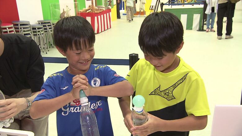 ペットボトルに空気をドンドン入れていく