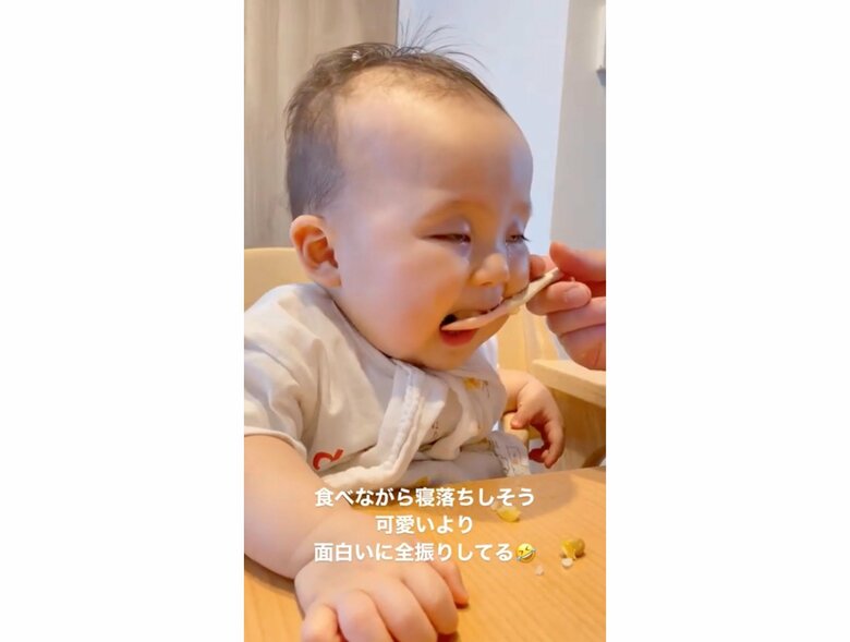 眠たくても大きいお口でバナナをぱくり（提供：MIさん）