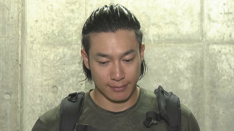 インタビューに答える柳田選手