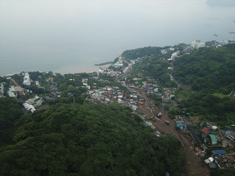 7月4日にドローンで撮影した写真（熱海市・土石流現場俯瞰）　画像提供／テラ・ラボ