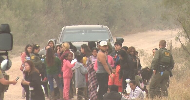 過酷な国境超えで命を落とす人も少なくないという