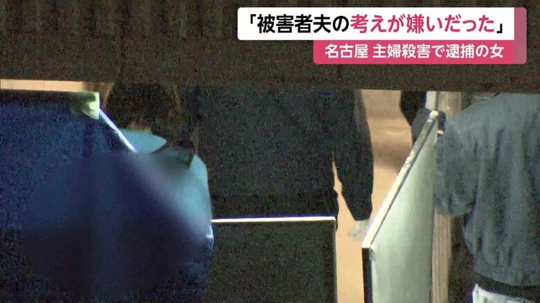 移送される安福久美子容疑者(69)
