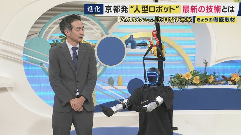 染田貴志社長と「ハカルンちゃん」