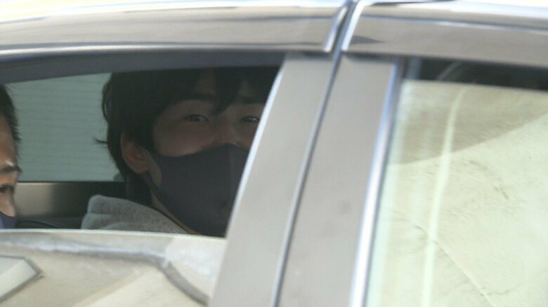 小野田容疑者は、カメラに向かって、不敵な笑みを浮かべていた。