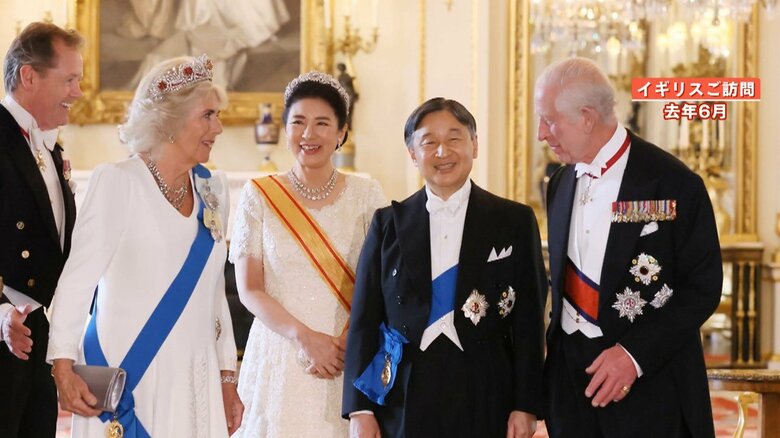 カミラ王妃の手には、皇后さまから送られた佐賀錦のクラッチバッグが