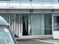 【速報】軽自動車が信用金庫に突っ込む　無職の86歳女性運転　ケガ人なし