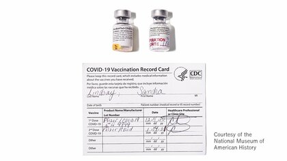米　ワクチンの瓶など「接種第一号」関連の品　博物館へ