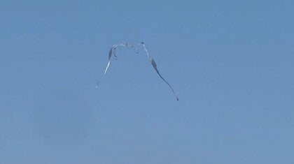 まるで「一反木綿」…正体不明の“飛行物体”が熊本の空に　12年前にも似た物体が目撃される