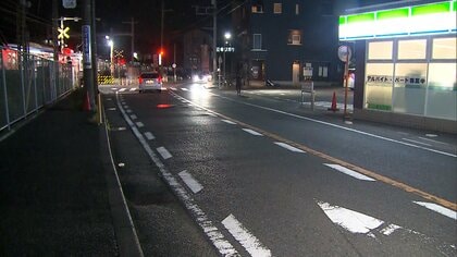 神奈川・JR逗子駅近くで倒れていた女性が死亡　白いワンボックスカーがひき逃げ、逃走か