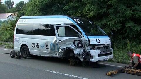 乗り合いバスと乗用車が正面衝突　5人病院搬送され1人死亡　どちらかが対向車線にはみ出したか　北海道・美唄市