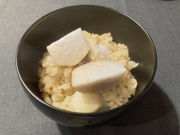 わが家の里芋ごはん(筆者撮影)