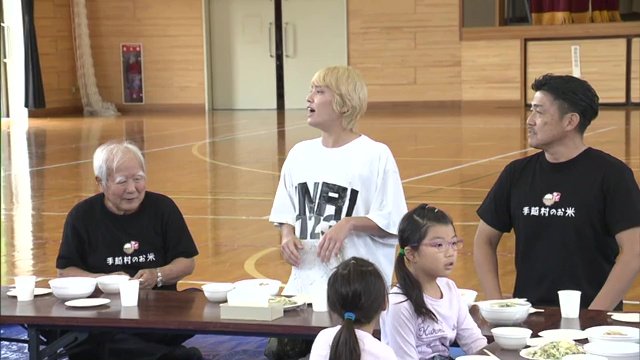 さっそく新米をみんなで味わう