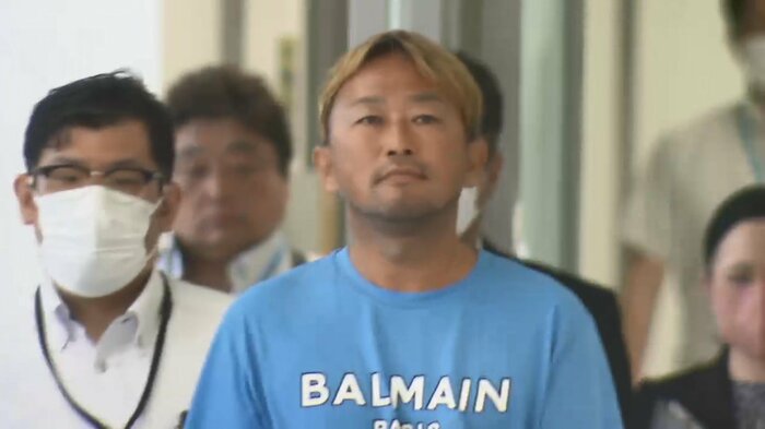 ドバイから帰国したガーシー被告(51)(4日午後 成田空港)