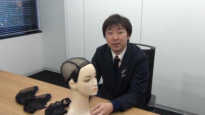 取材に答えるアデランス商品企画開発部・水沼宏樹氏