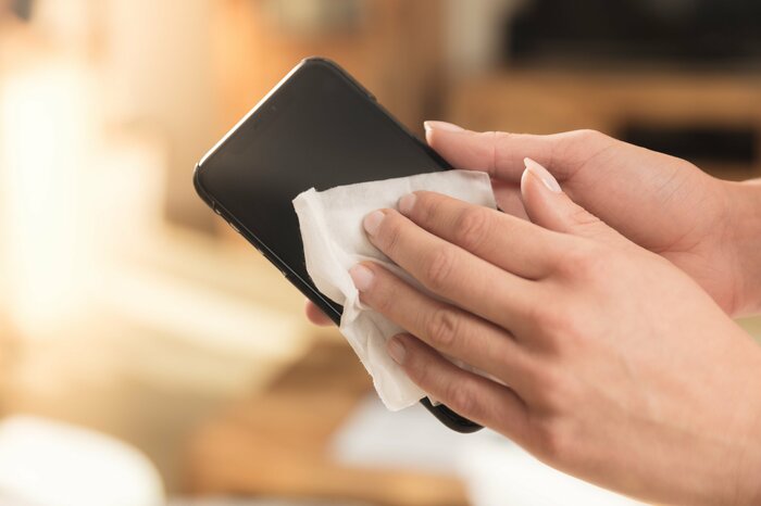 スマホの指紋からパスワードを探られることも(画像はイメージ)