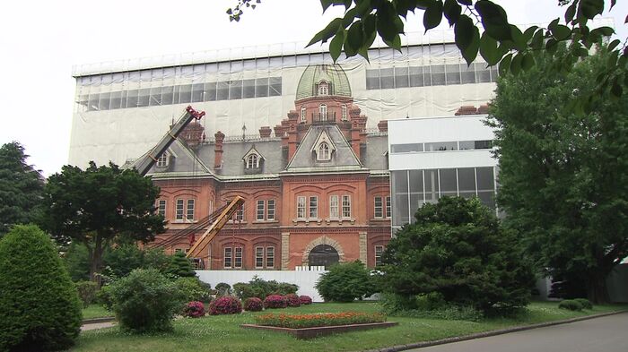 庁舎がプリントされた実物大シート
