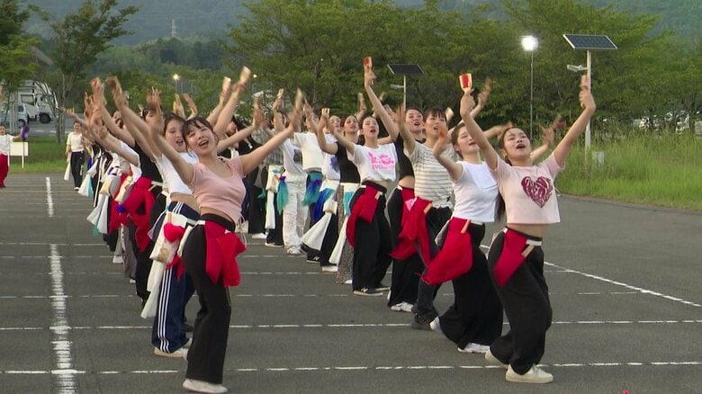 “YouTube効果”で10代の踊り子増加の「旭食品」　テーマは「フジイロ」藤の花のようなしなやかさを表現【高知発】｜FNNプライムオンライン