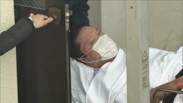 車椅子で法廷に…「やりすぎたと思っている」青葉被告、起訴内容認める 弁護側が無罪主張 【京アニ放火殺人】｜FNNプライムオンライン